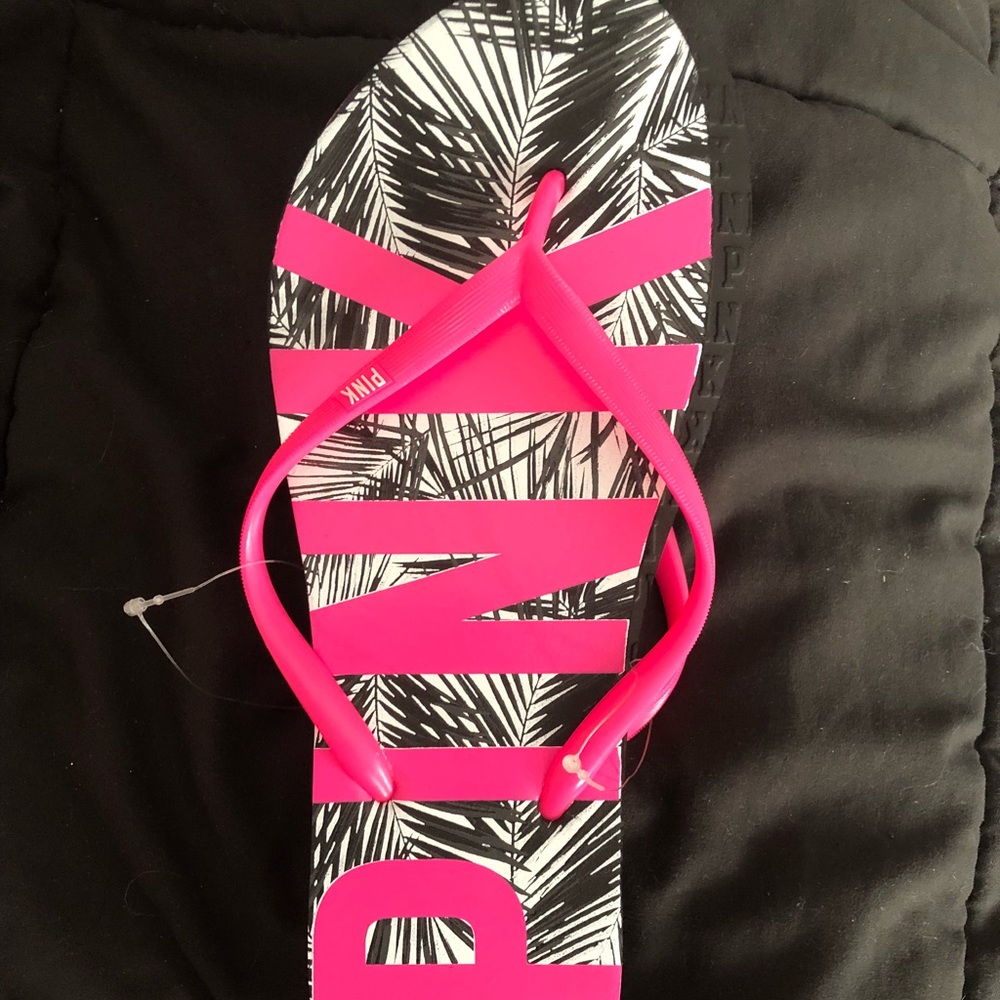 Victoria Secret PINK size 9/10 new flip flops!